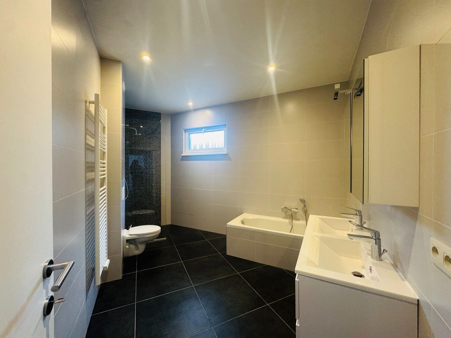 2 slaapkamerappartement  met inpandige garage foto 11