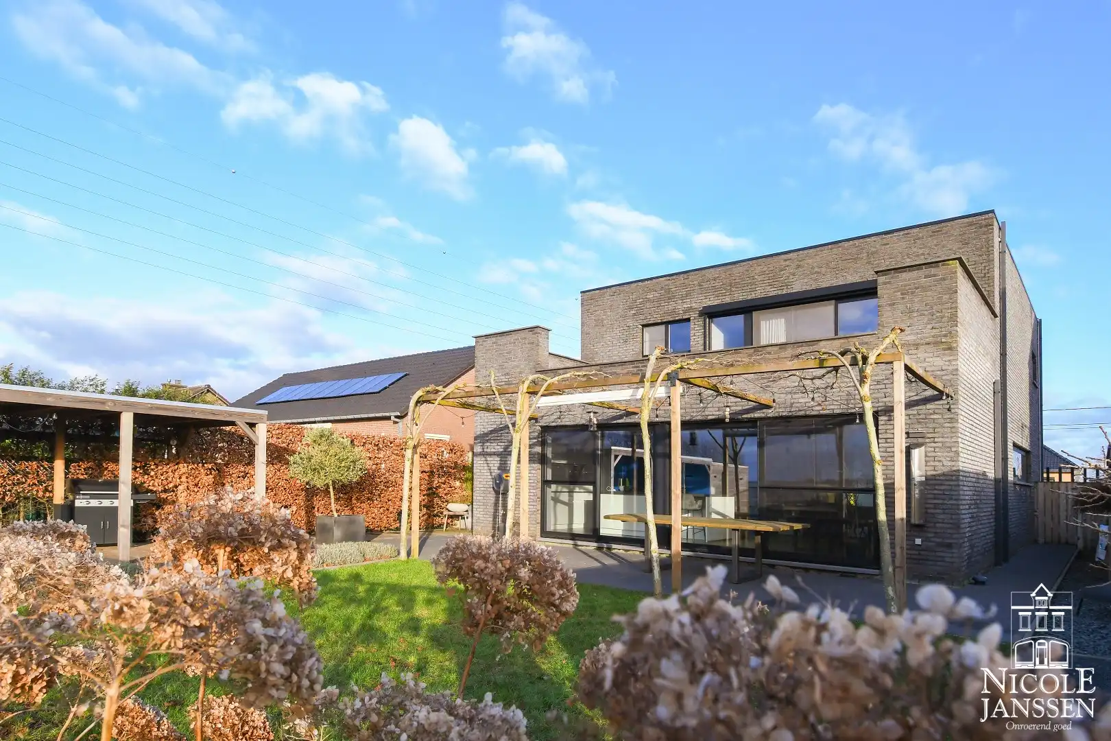 Energiezuinig modern huis met fantastisch vrij uitzicht foto 2