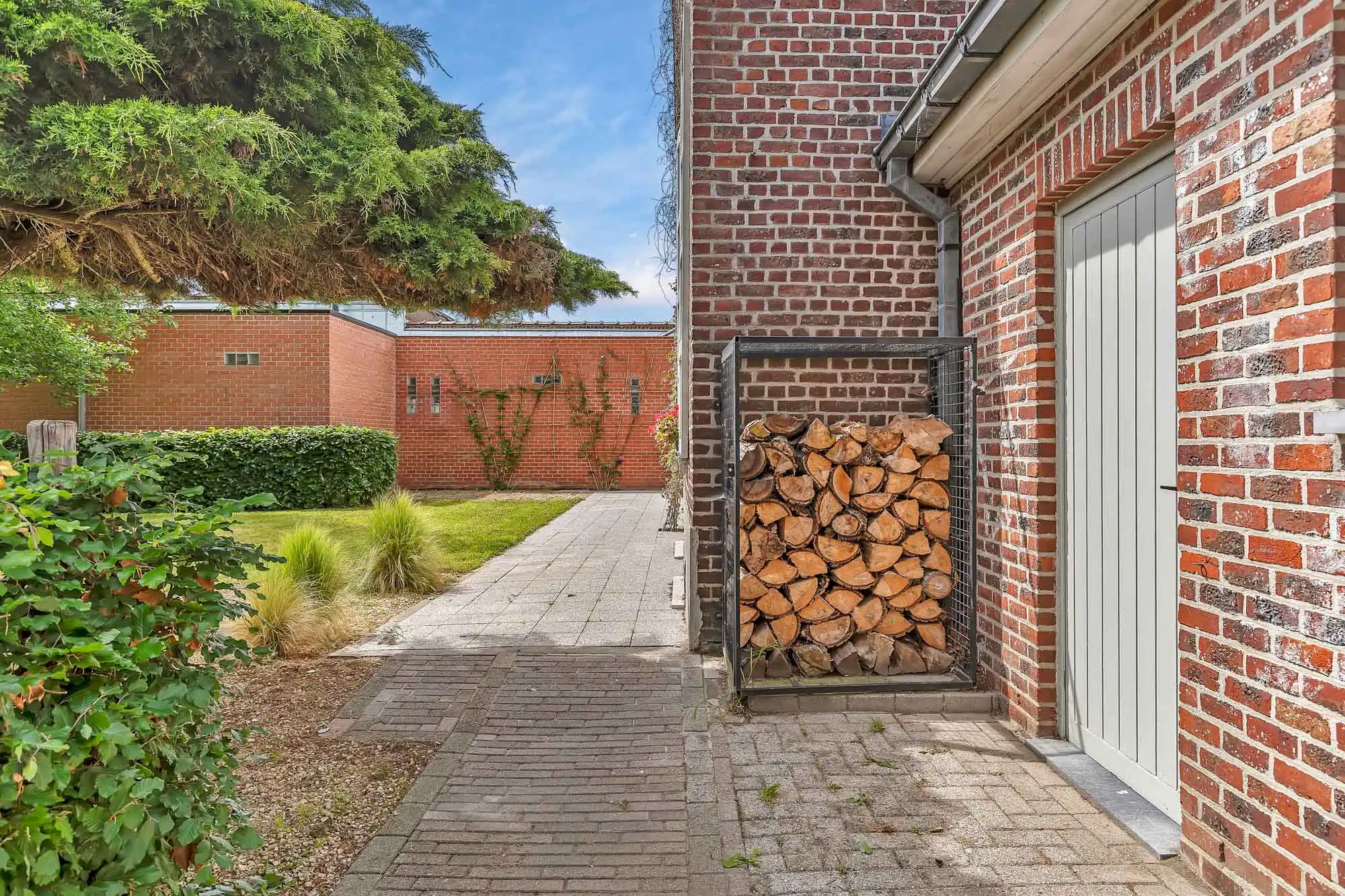 Gerenoveerde pastorijwoning met grote ruimtes in Erembodegem foto 28