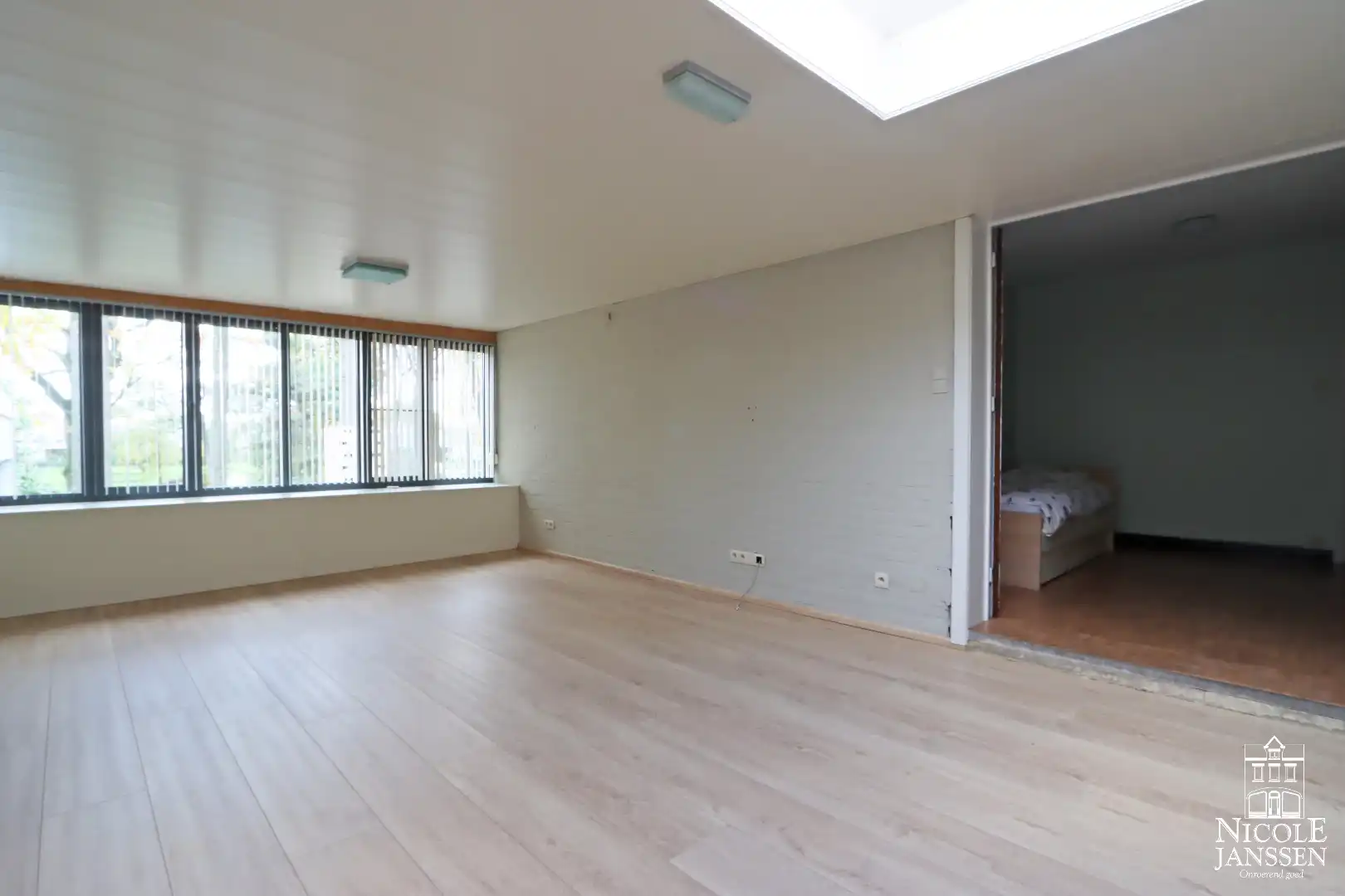 Handelspand met grote loods en bovengelegen woonst net buiten het centrum van Maaseik foto 20