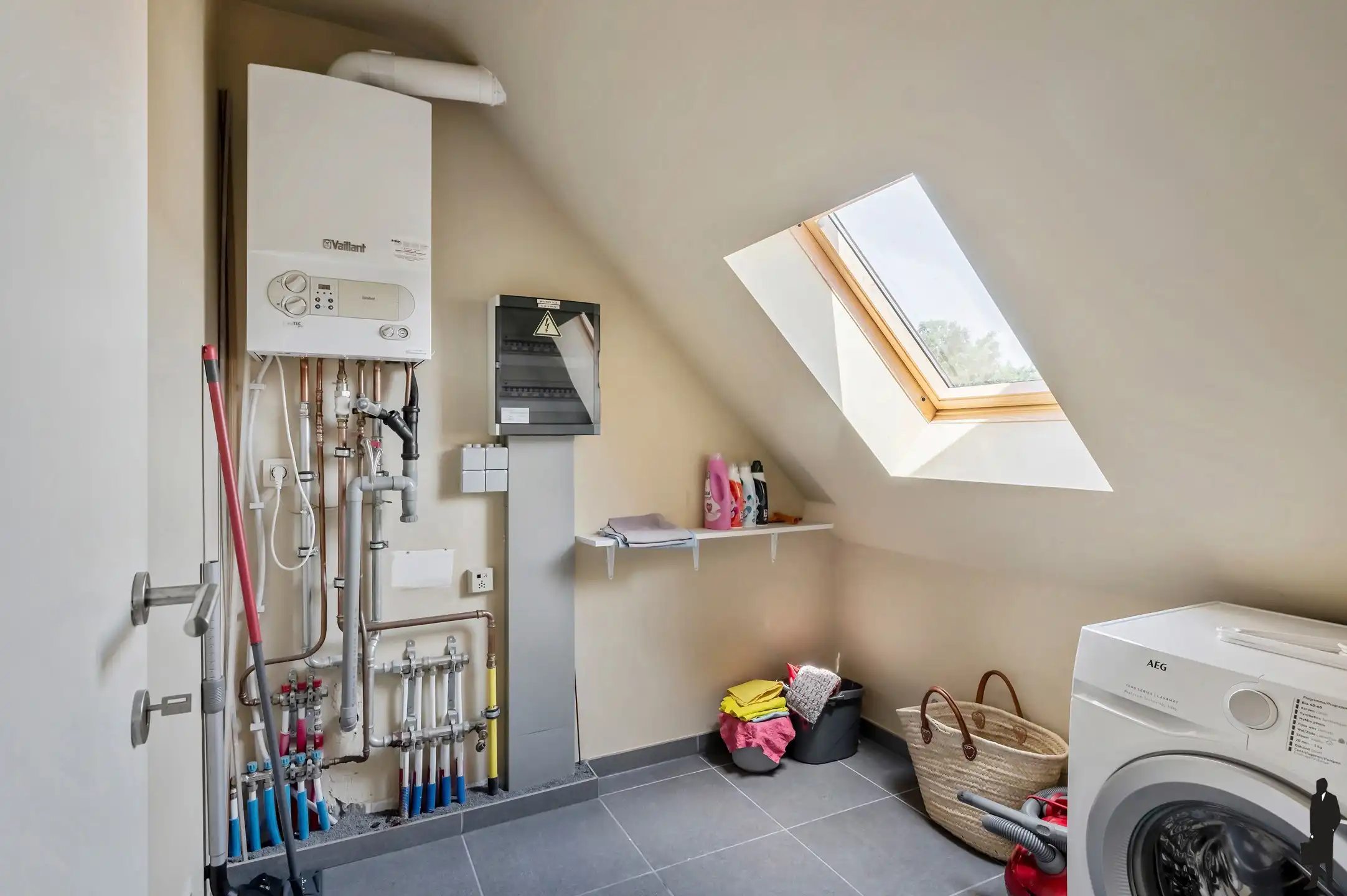 Instapklaar duplex appartement met 2 slaapkamers, ruim terras en carport&nbsp;in het centrum van Essen. foto 17
