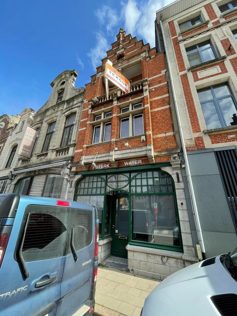  CAFE OM TE VORMEN TOT WONING aan de grote kerk van LIER foto {{pictureIndex}}