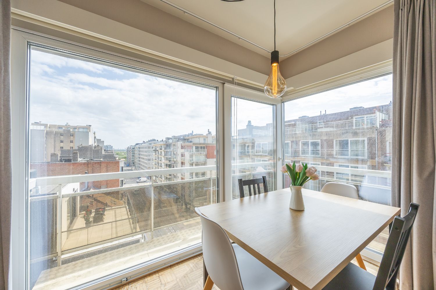 Instapklaar 1-slaapkamerappartement op topligging in Middelkerke foto 4