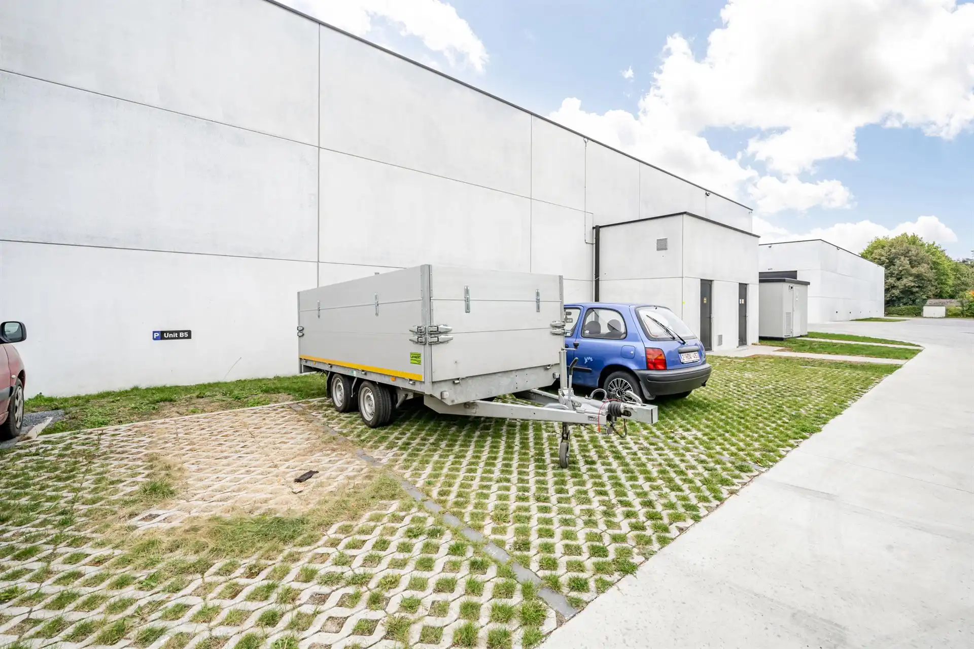 Topgelegen nieuwbouw KMO units van 220-225m² foto 9