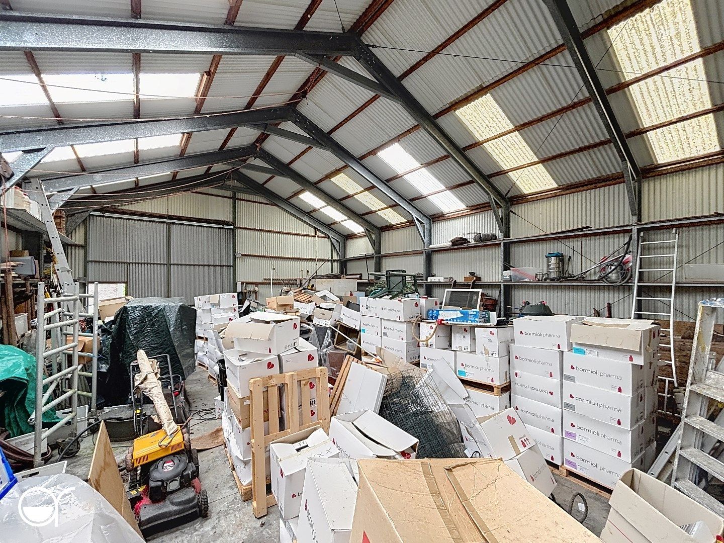 Te renoveren woning met magazijn, tuinhuis en dubbele garage foto 23