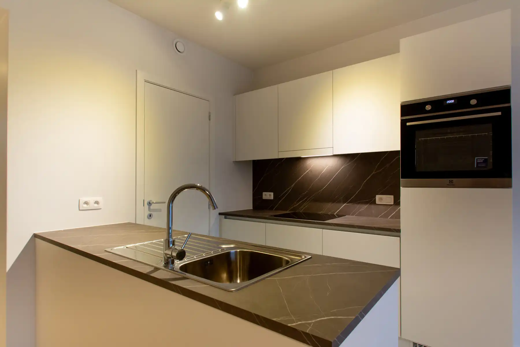 Lichtrijk nieuwbouwappartement met 2 slaapkamers en terras foto 9