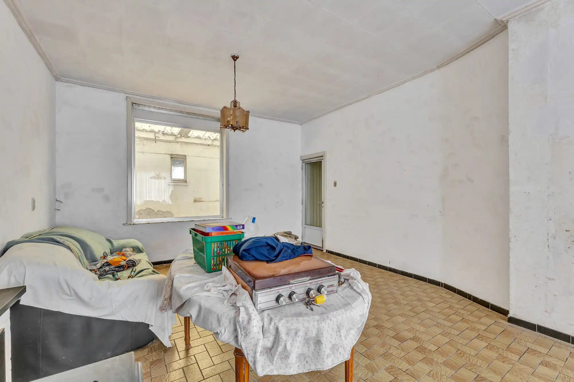 Te renoveren woning met garage en tuin foto 5