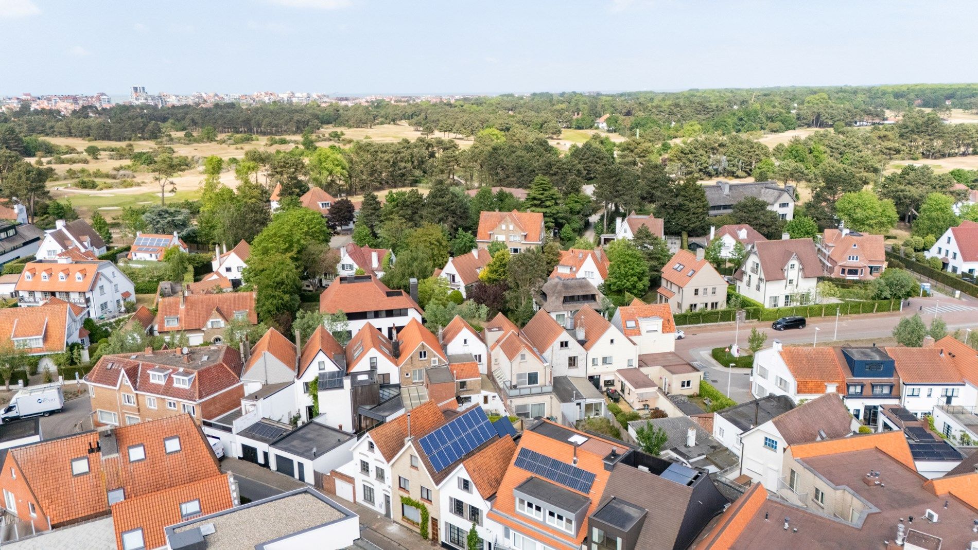Te renoveren woning met tuin op toplocatie in Knokke foto 2