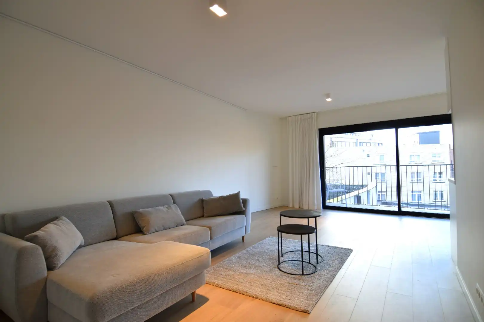 Luxe 1 slaapkamer appartement met terras in centrum Kortrijk foto 3