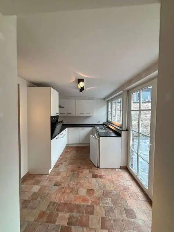 Vernieuwbouw met 2 slaapkamers + ruim TERRAS te huur in Brugge foto 3