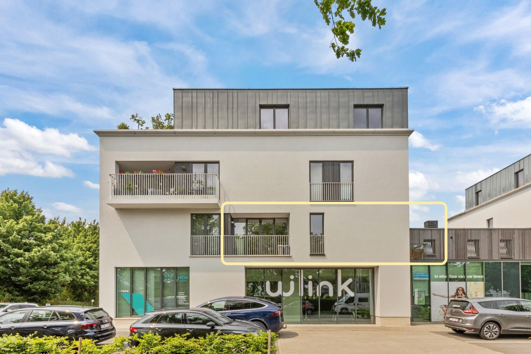 Modern 1-slpk. appartement met terras en parking foto 15