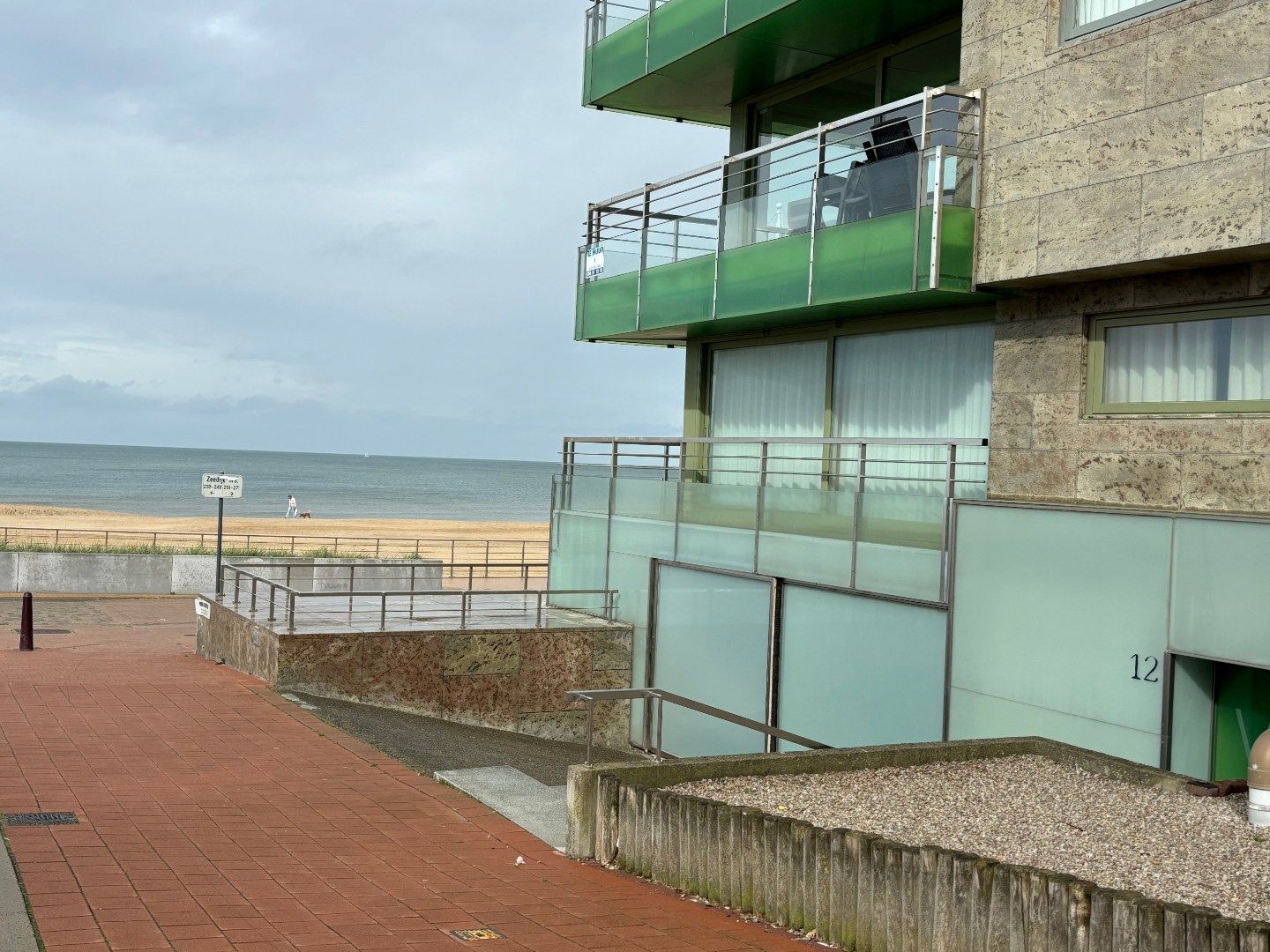 Hoekappartement met 180 ° panoramisch zicht op de Zeedijk  foto 3