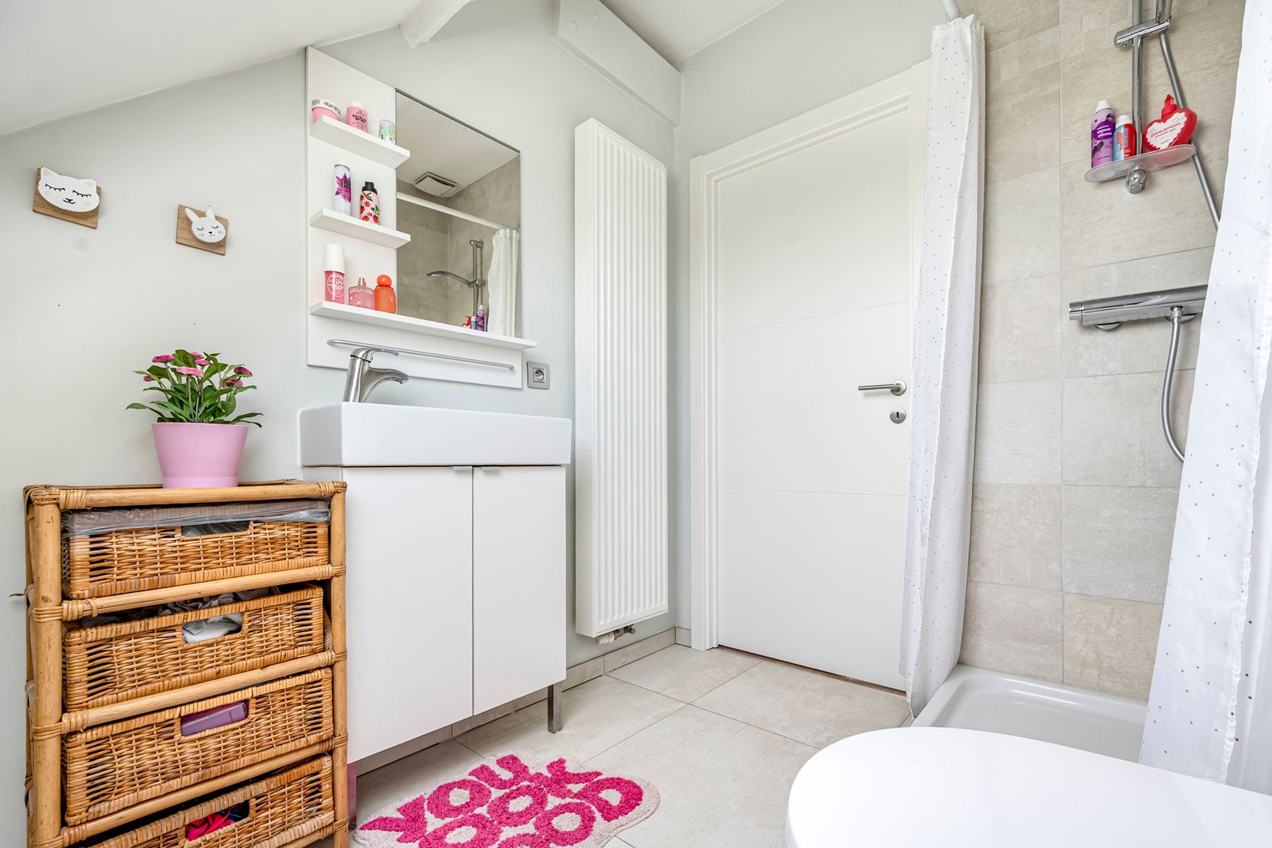 Instapklare woning met 4 slaapkamers en magazijn foto 18