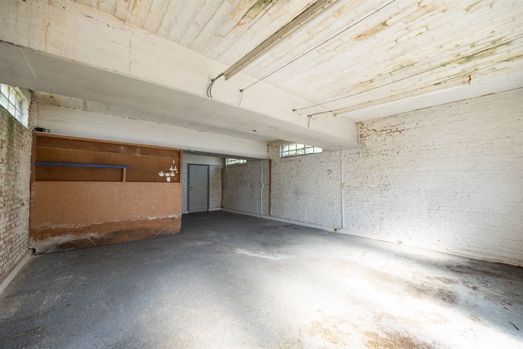 Woning met gigantisch magazijn te renoveren foto 31