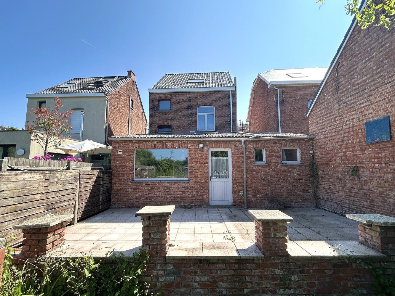Ruime te renoveren woning met grote tuin en garage op gunstige locatie foto 19