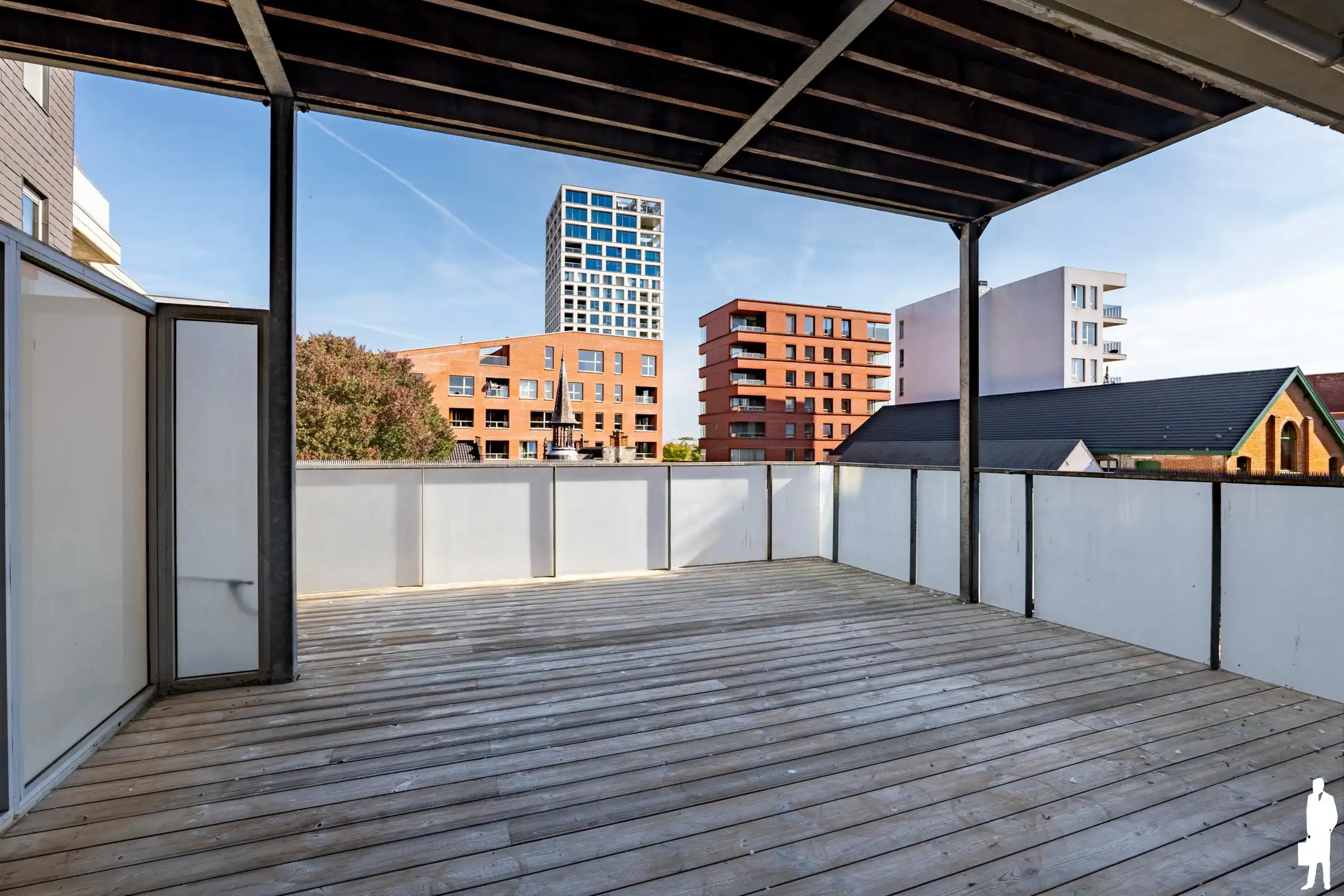 Ruim appartement met 2 slaapkamers, parking en groot terras foto 19
