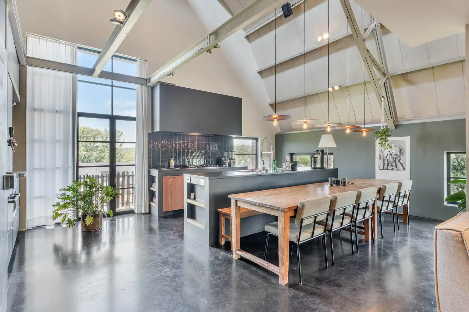 Unieke industriële loft van 240 m² met panoramisch dakterras van 96 m², jacuzzi en sauna foto 4