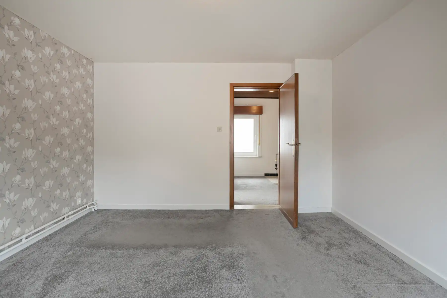 Leuke woning met veel potentieel en grote tuin foto 19