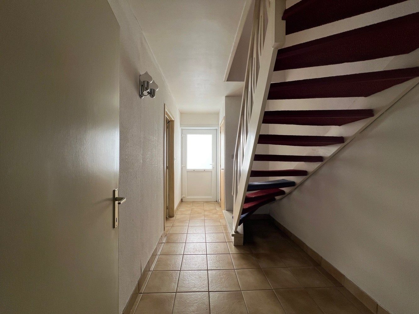 Rustig gelegen woning met 3 slaapkamers en garage foto 3