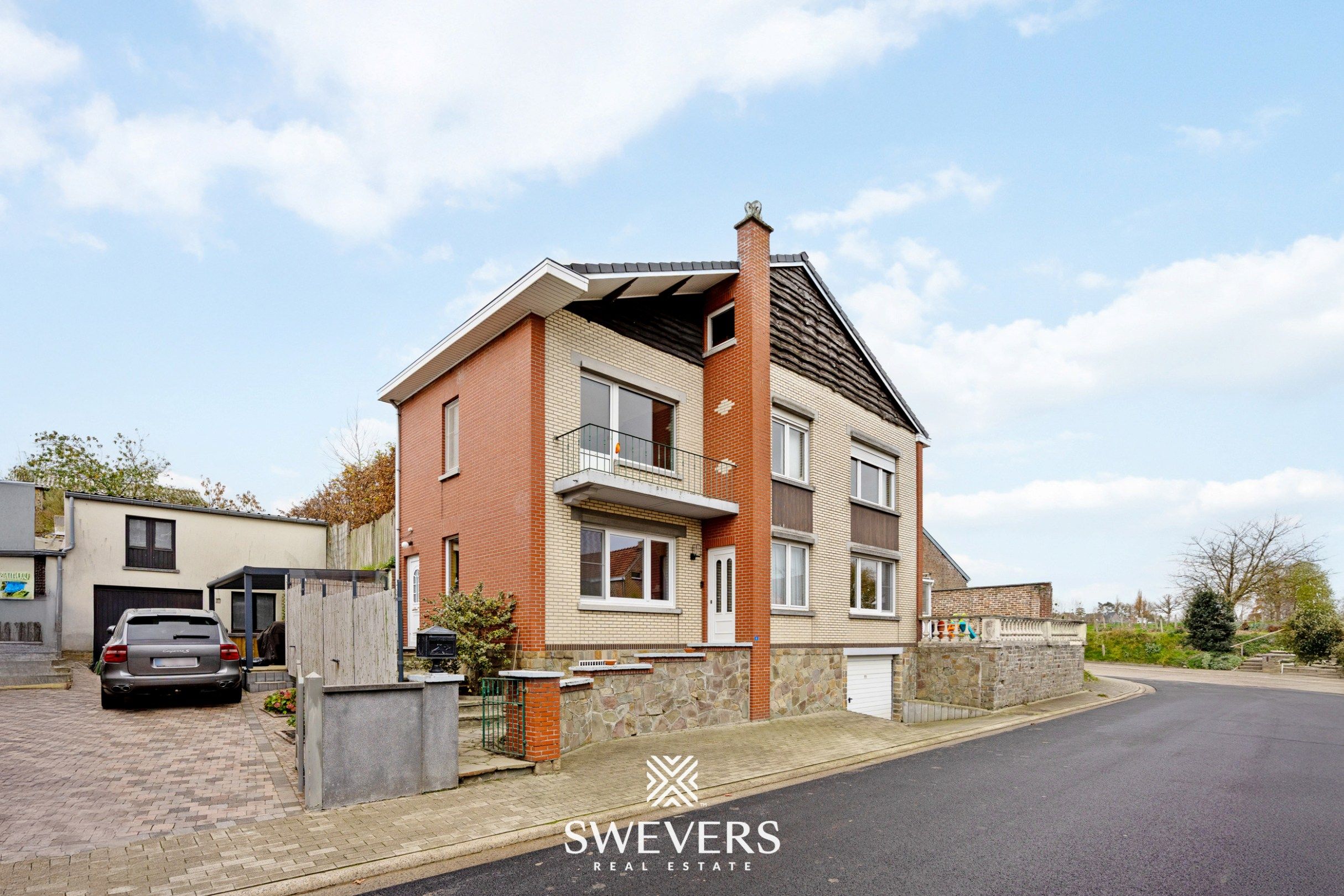 Open bebouwing met 3 slaapkamers en garage in rustige straat foto 30