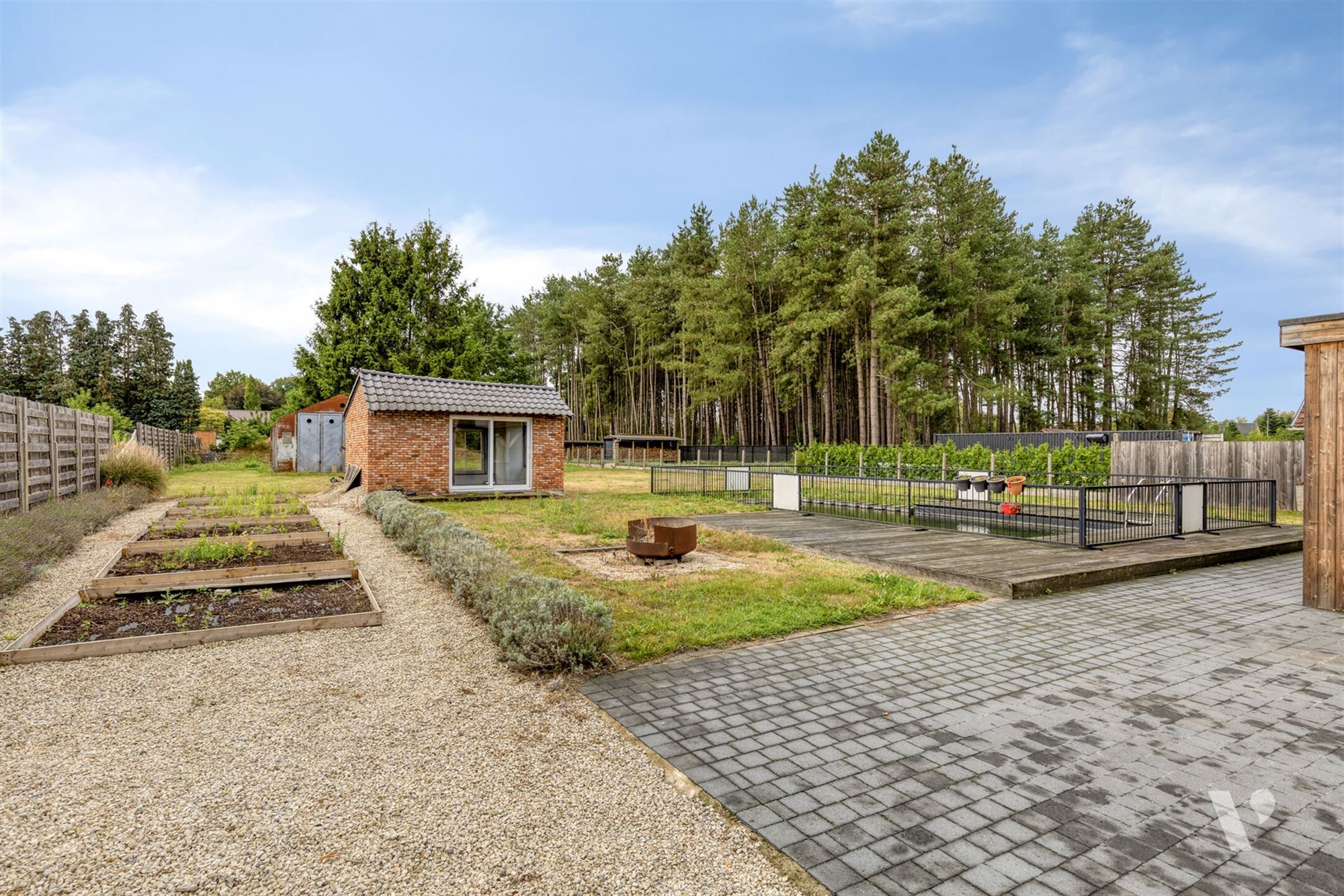 Prachtig gerenoveerde woning (279m²) met zwemvijver foto 27