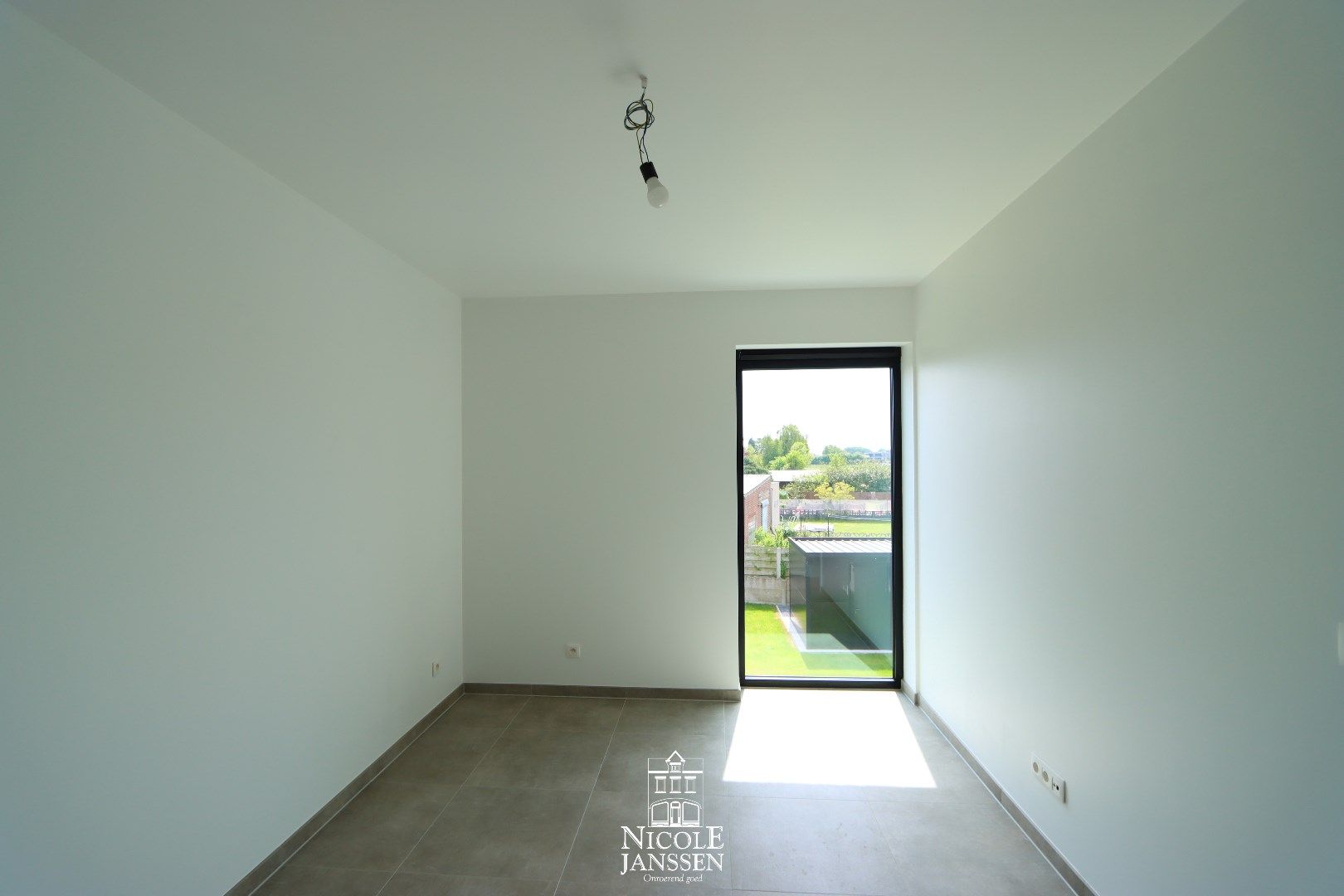 Halfvrijstaande nieuwbouwoning met 3 slaapkamers, carport en tuin in een rustige omgeving foto 13