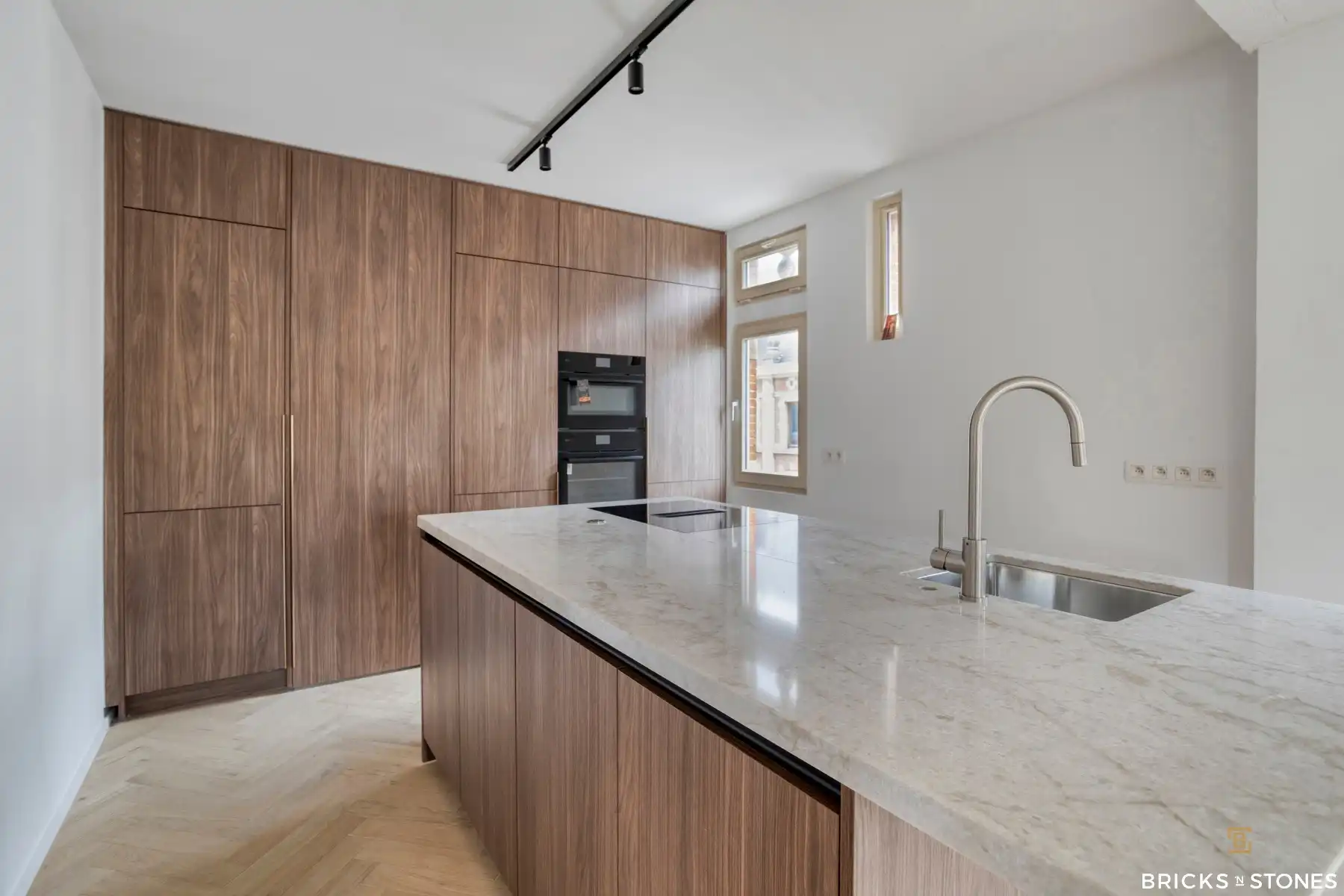 Gerenoveerd duplex-appartement in hartje Zurenborg foto 3