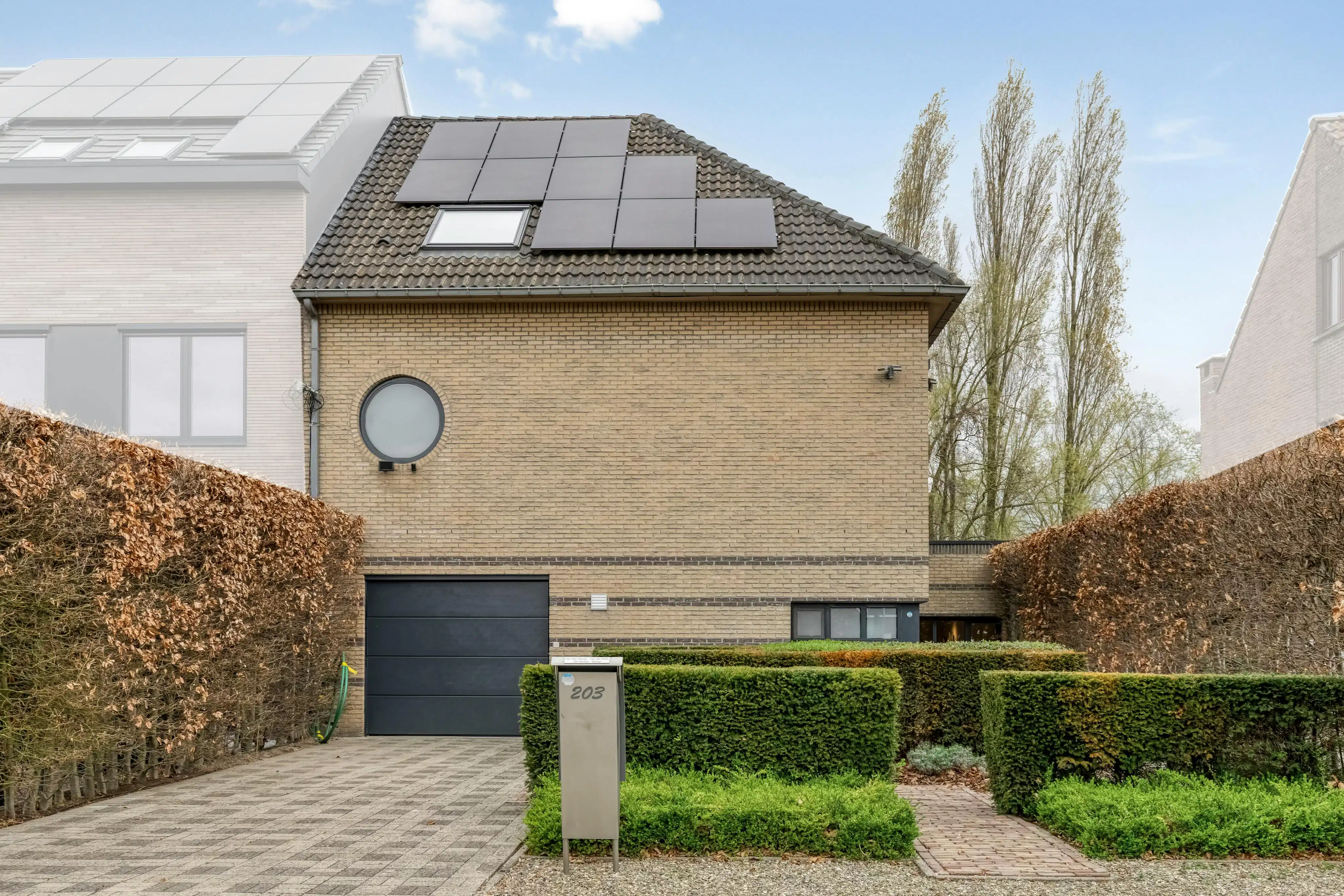 Uitzonderlijk ruime kangoeroewoning te koop in Wilrijk foto {{pictureIndex}}