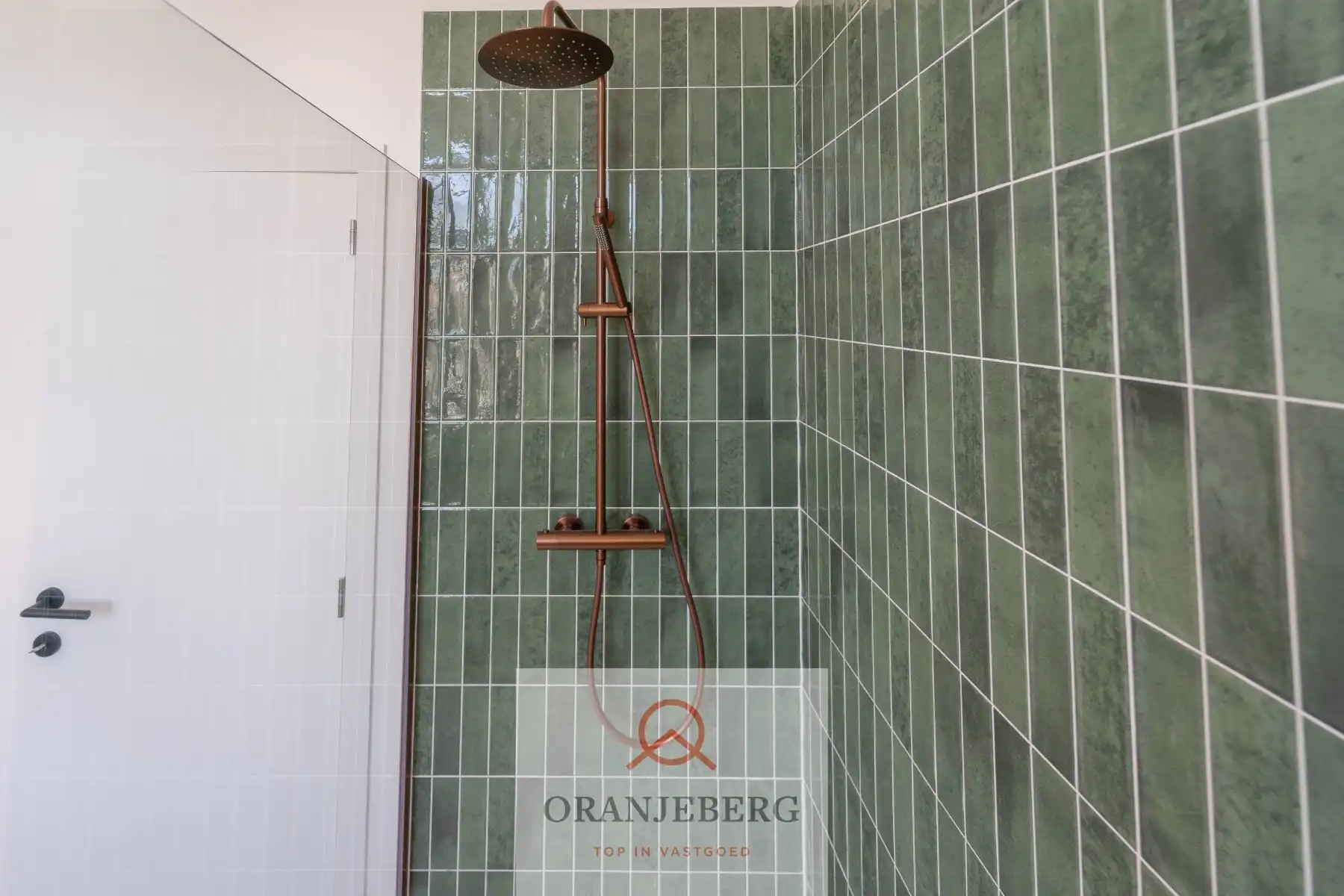 Lichtrijke gerenoveerde woning foto 22