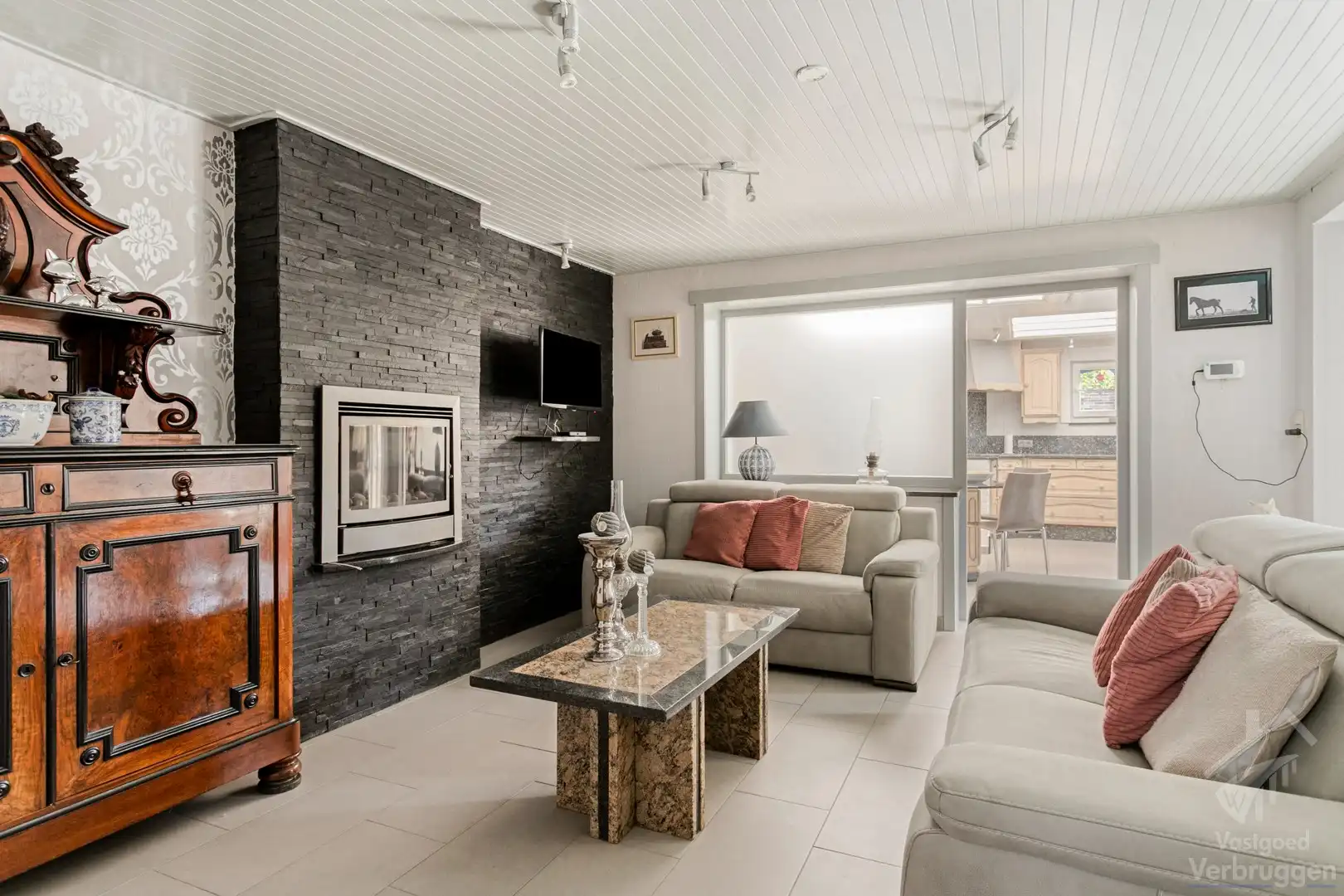 Sfeervolle instapklare woning met 2 slaapkamers, bureau,  garage en atelier foto 4