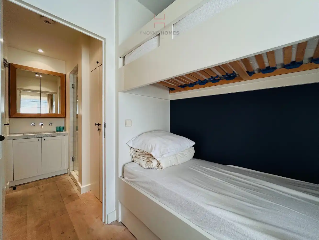 Ruim twee- slaapkamerappartement met frontaal zeezicht foto 11