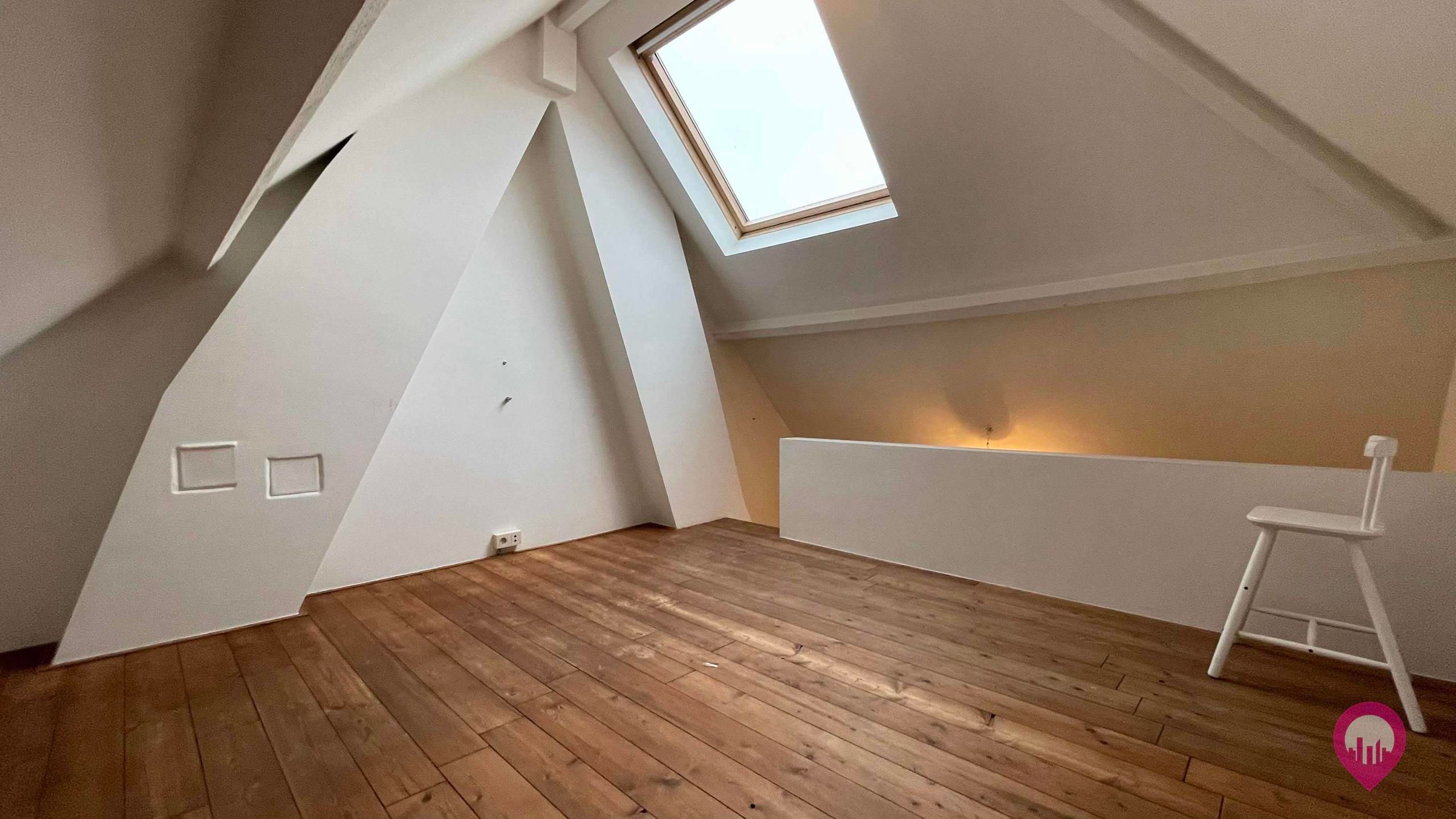 Karaktervolle vernieuwde woning met 4 slpks en tuin! foto 36