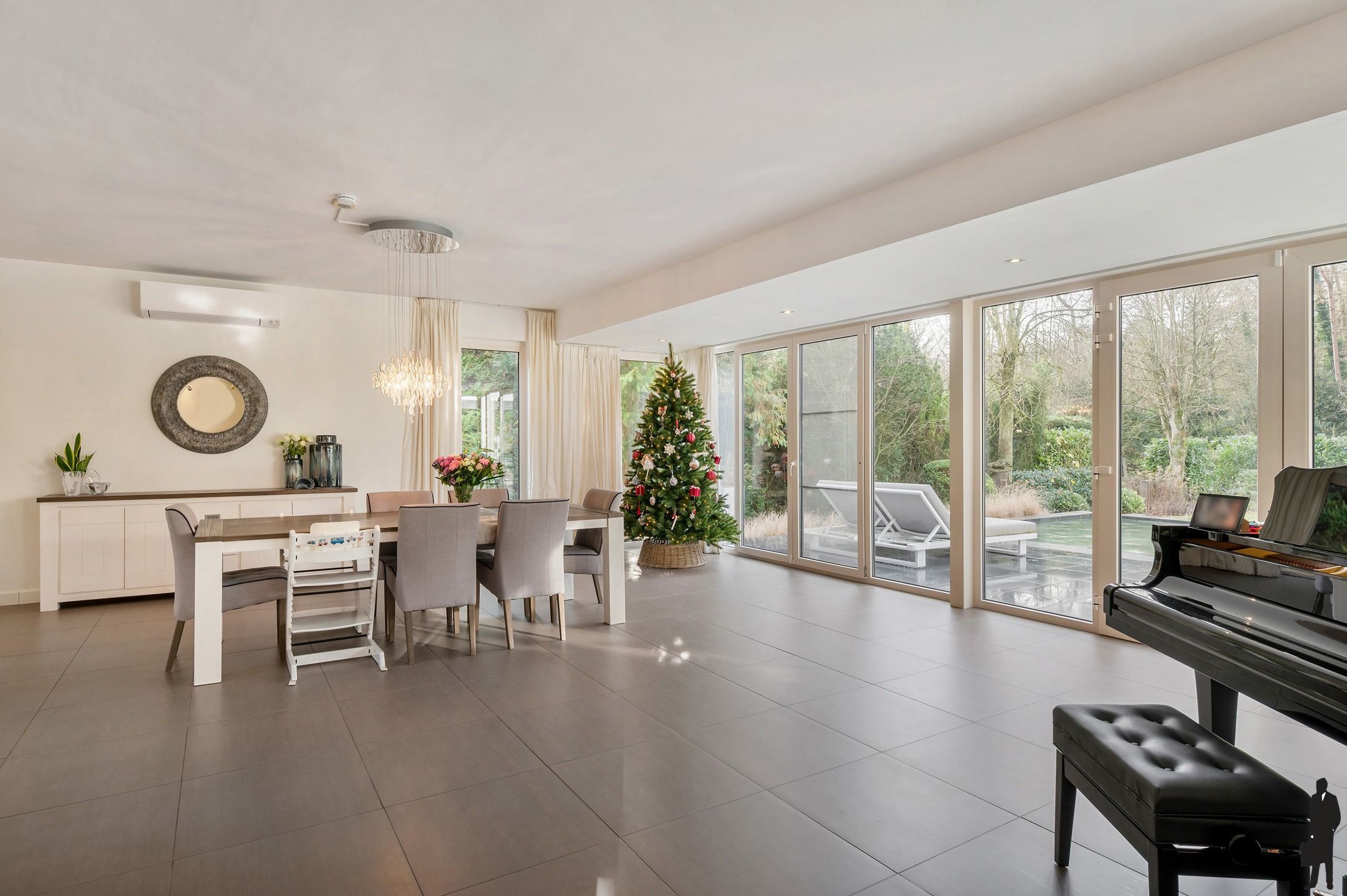 Moderne villa met zwembad foto 12