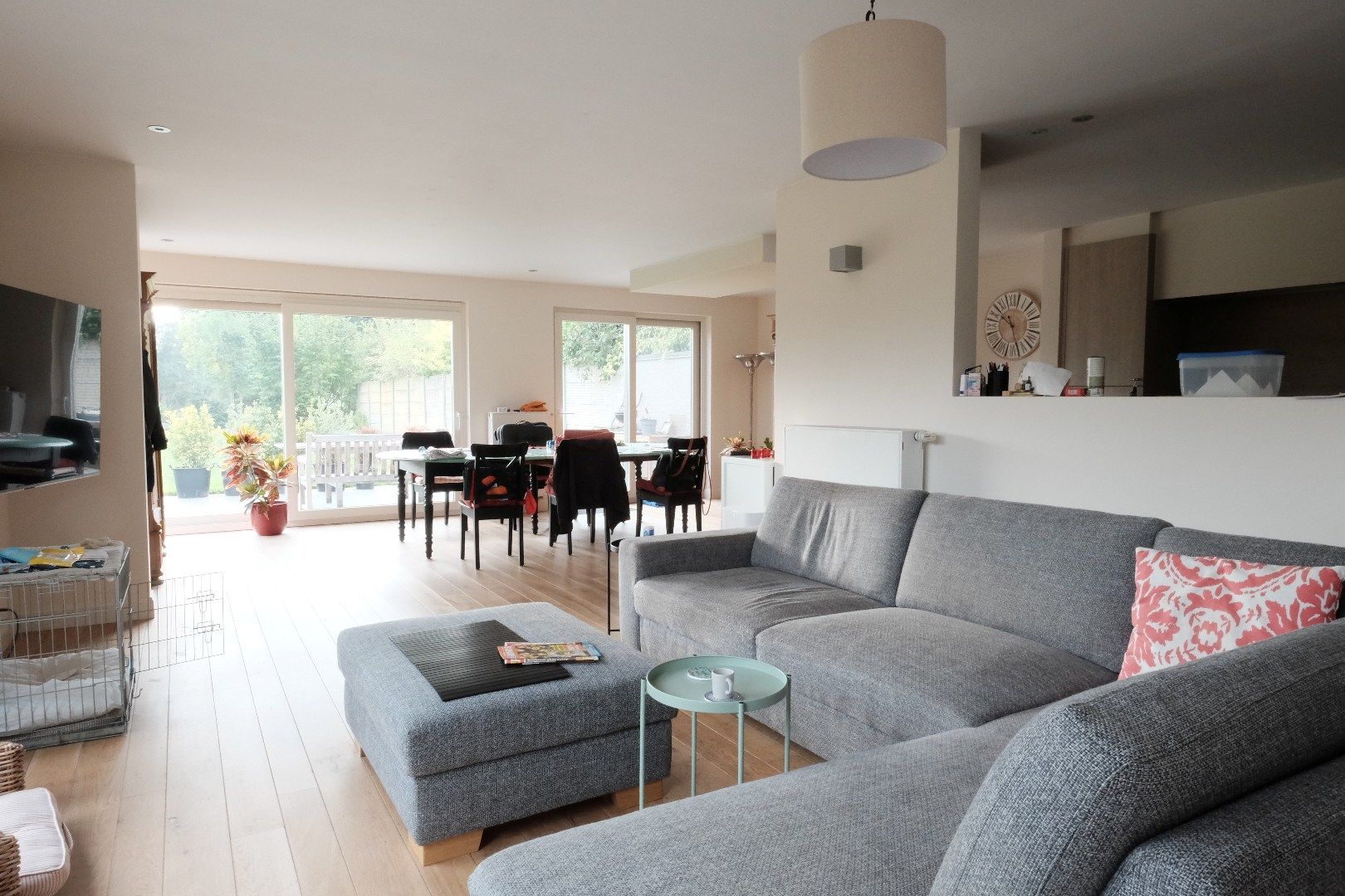 Recente ruime moderne halfopen woning met tuin en garage. foto 17