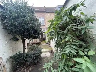 In één van de mooiste straten van Brugge centrum, vlakbij alle winkels CHARMANT ENERGIEZUINIG LICHTRIJK WOONHUIS met stadsTUINTJE, 3 SLAAPKAMERS, 2 BADKAMERS , Mogelijkheid om GARAGE bij te kopen foto 10