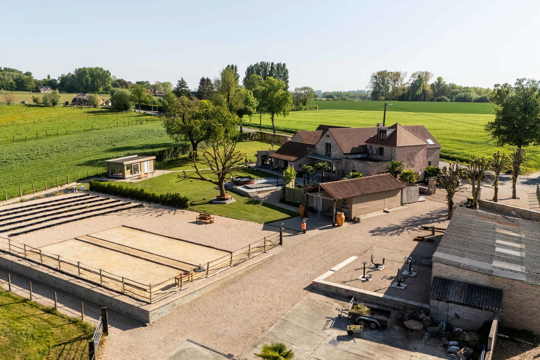 Exclusieve vastgoedparel met 3 vakantiewoningen en wellness foto 2