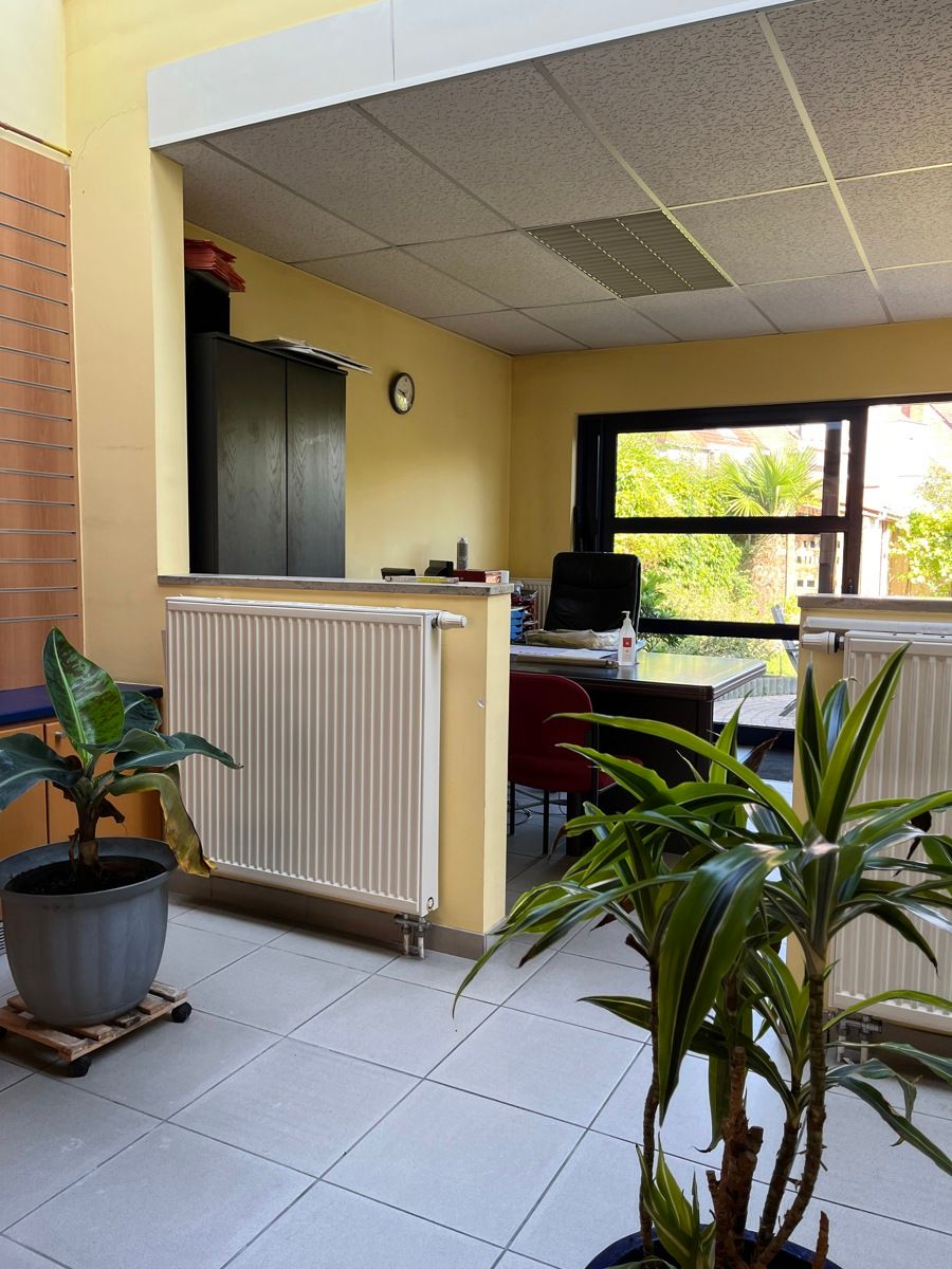 grote woning met mooie tuin foto 8