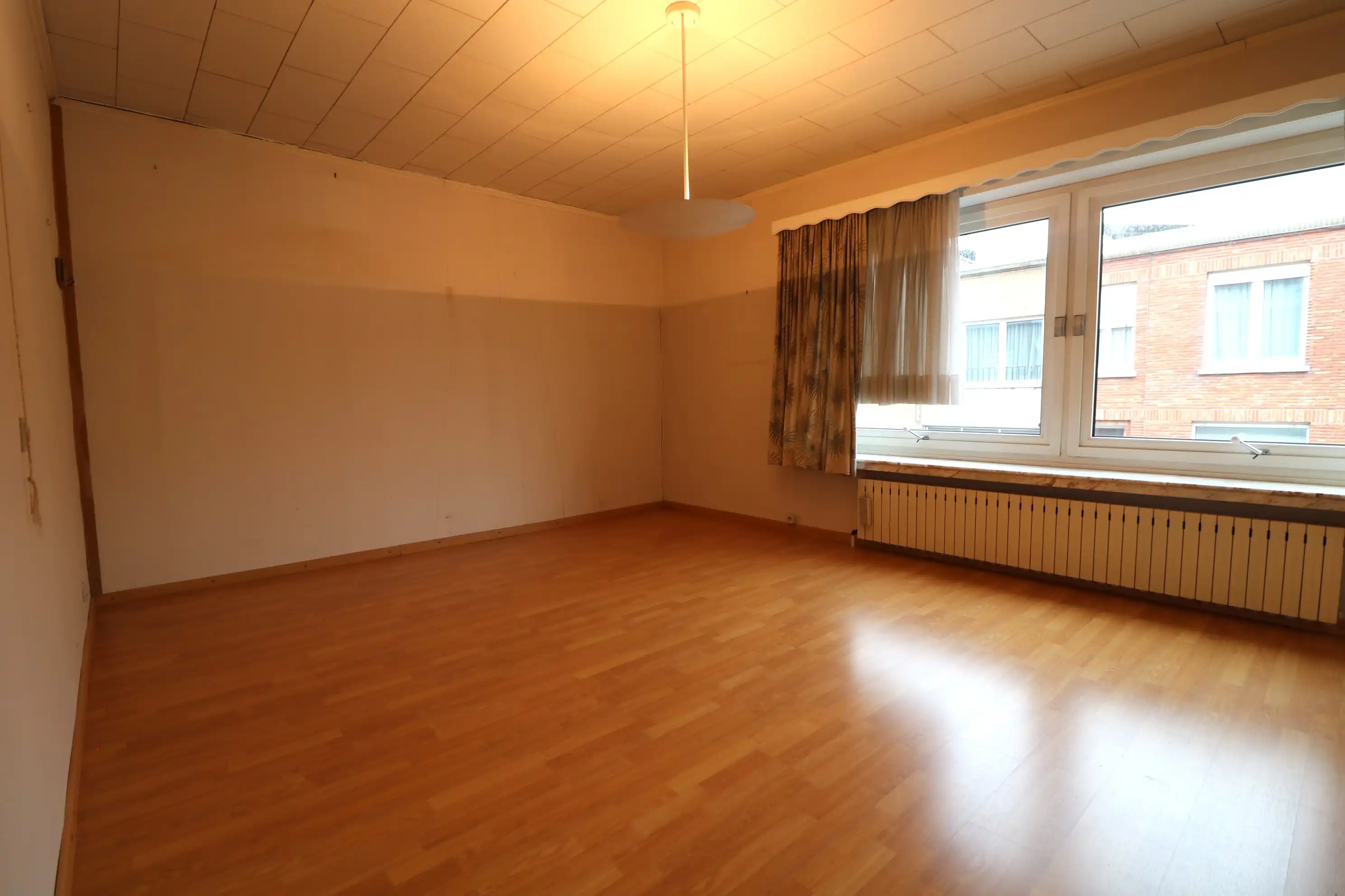  Zeer ruime woning met 5 slaapkamers, garages (8 wagens) en werkplaats. foto 10