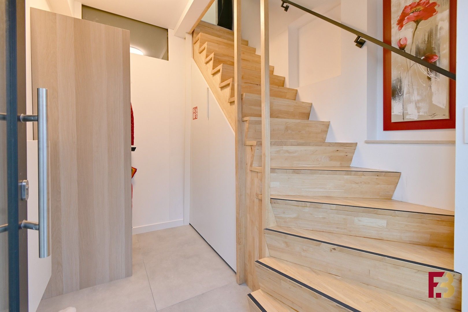 Stijlvol en ruim appartement met terras nabij het centrum van Merelbeke foto 2