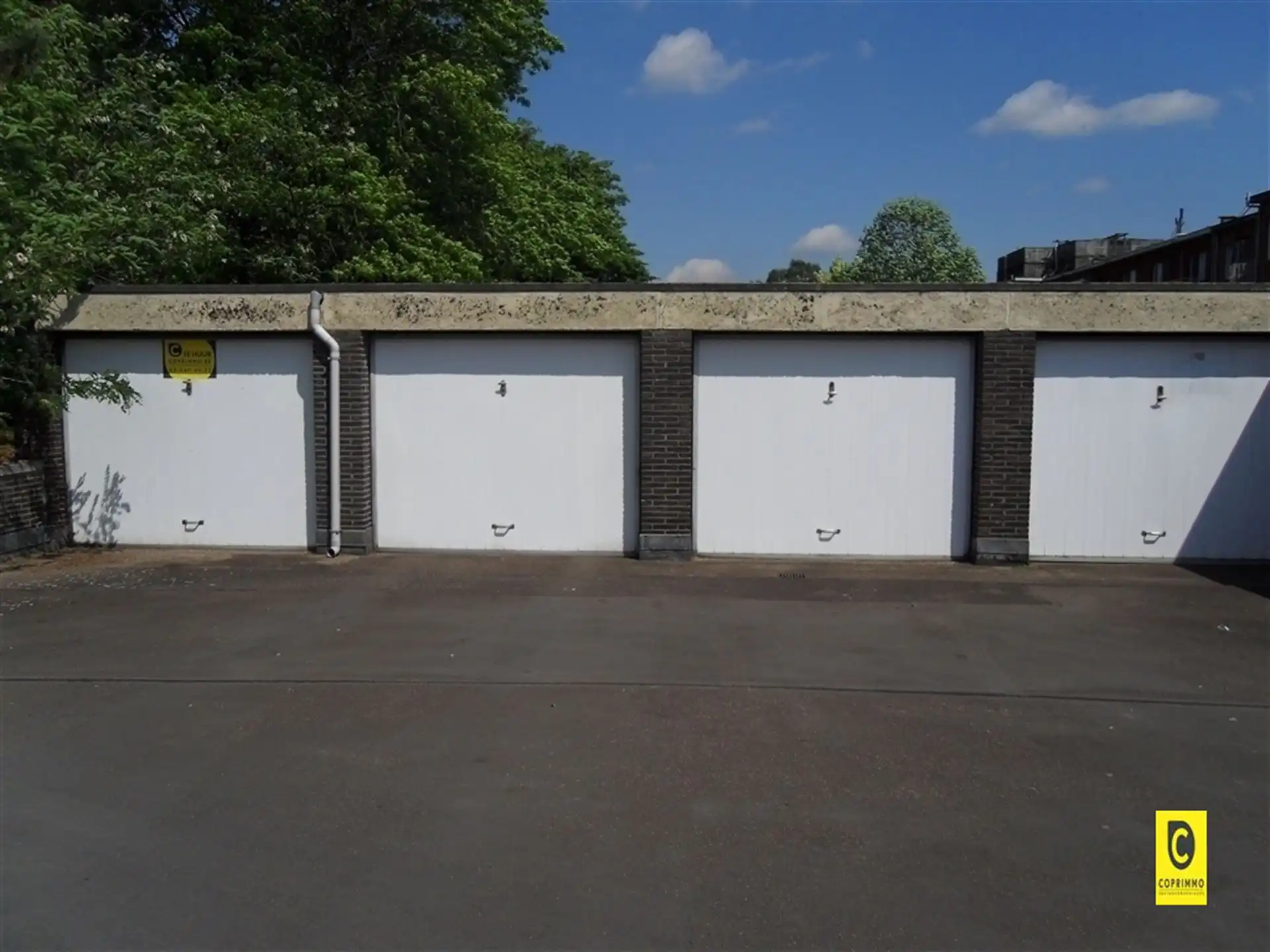 Bovengrondse garagebox op zeer centrale locatie! foto {{pictureIndex}}