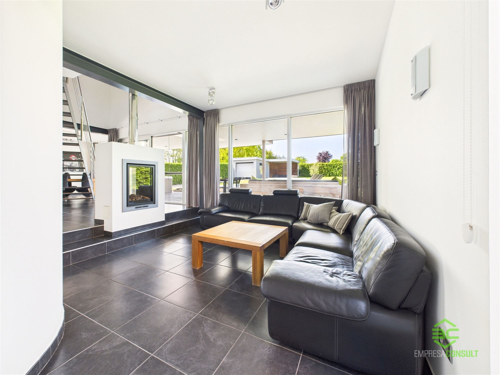 Prachtige villa met 4 slpk op een rustige locatie! foto 6