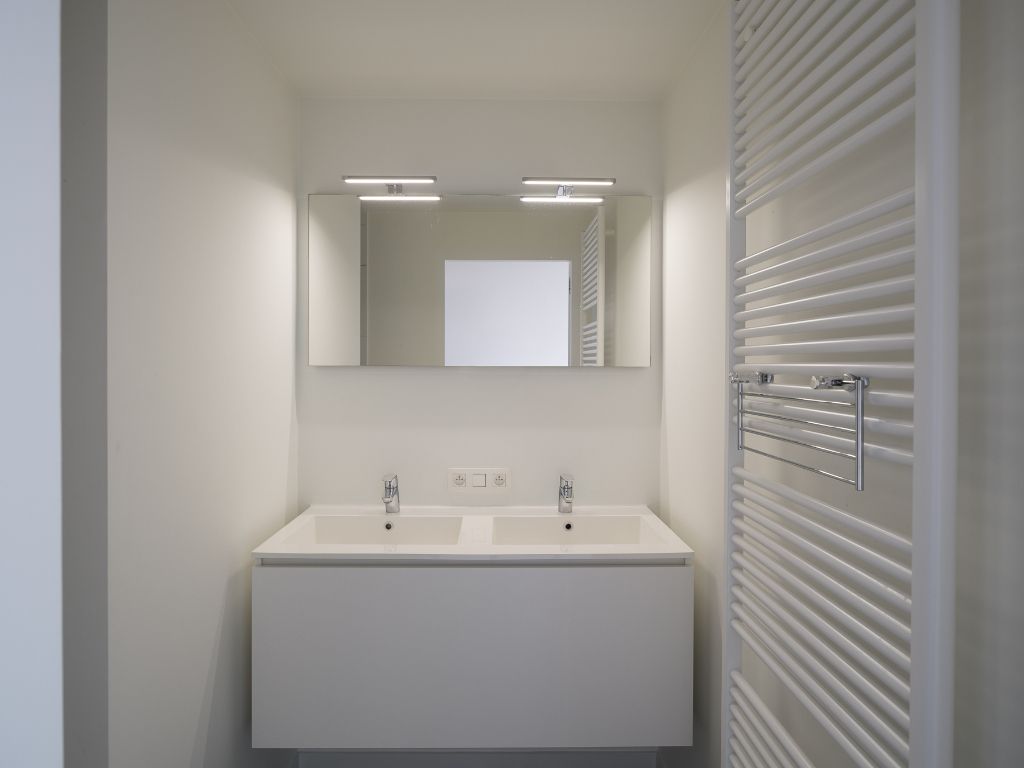 Luxe appartement (BJ 2020) met een adembenemend zicht over het water en de stad. foto 17