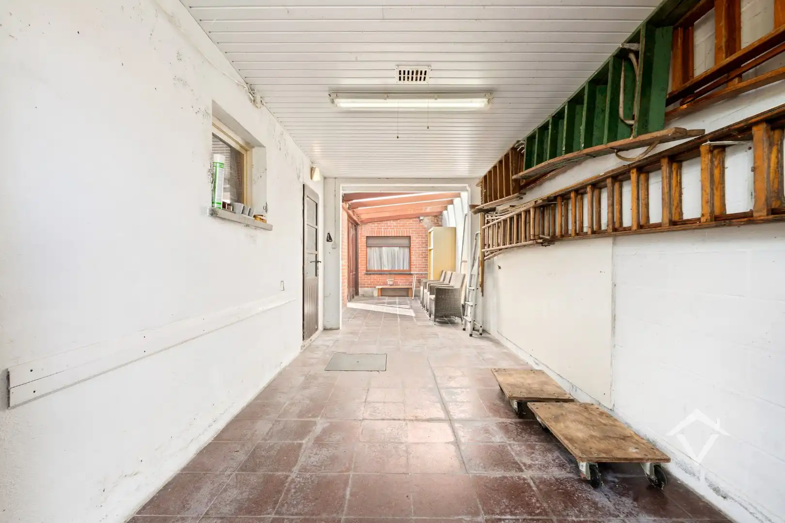Alleenstaande woning met 4 slaapkamers en dubbele garage te Ichtegem foto 12
