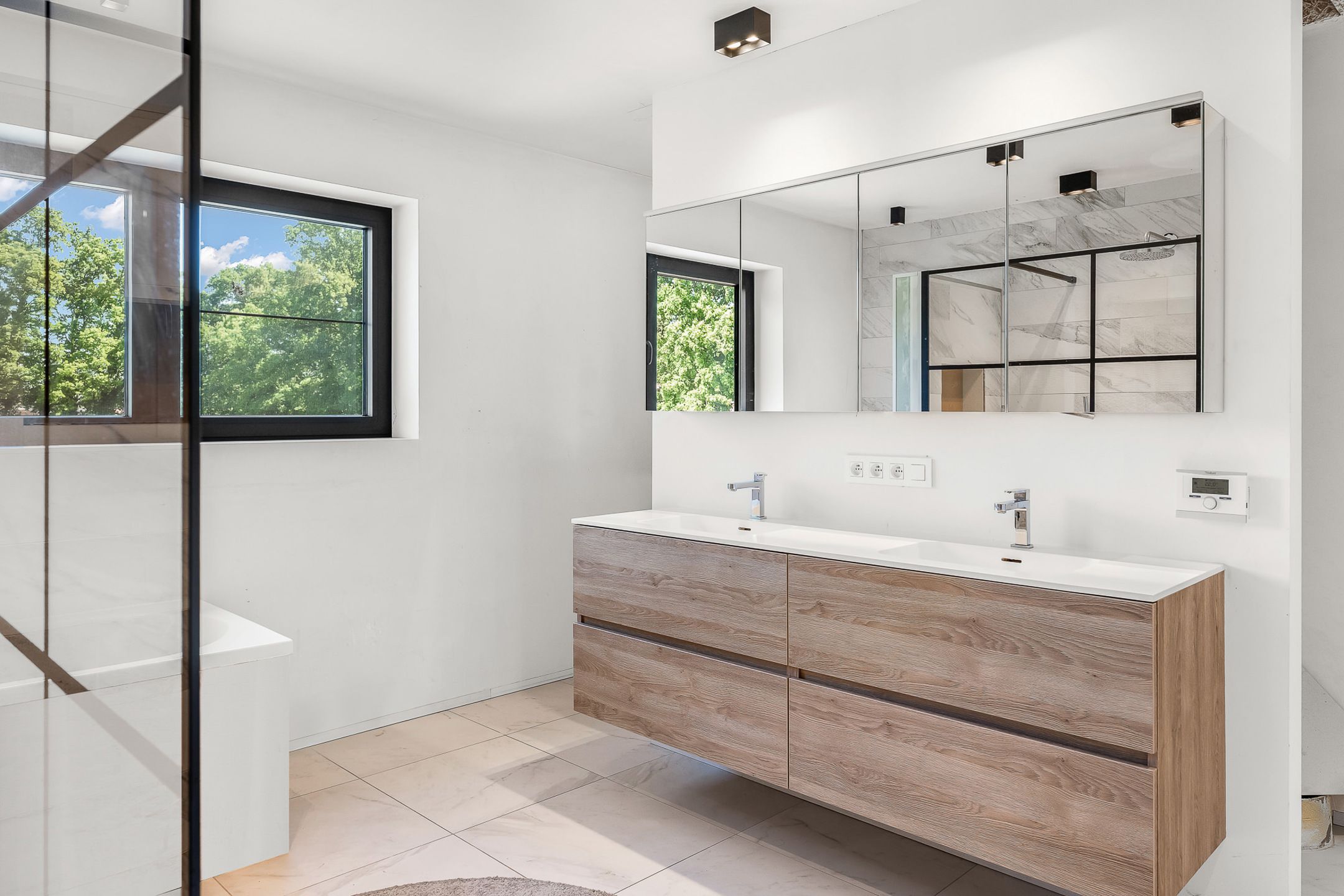 Strakke architectuur en moderne luxe in Diepenbeek foto 18