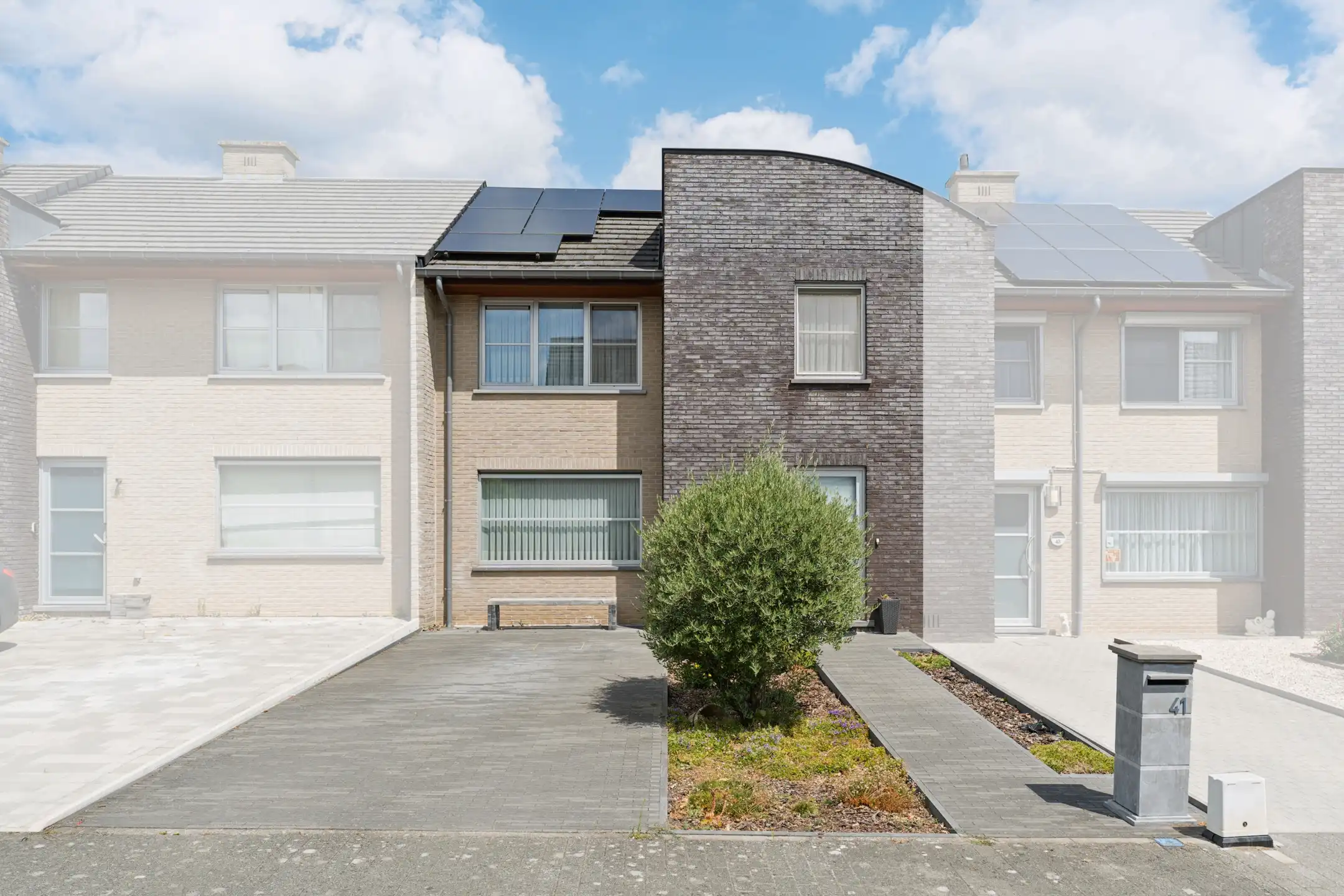Energiezuinige, instapklare gezinswoning met tuin en garage foto {{pictureIndex}}