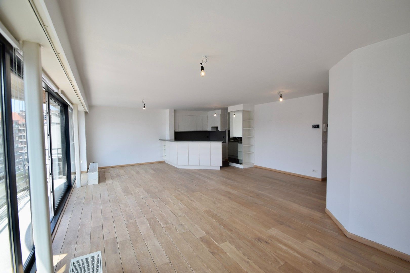 Zonnig appartement heel goed gelegen in het centrum van Knokke, vlakbij de winkels en de zee. foto 2