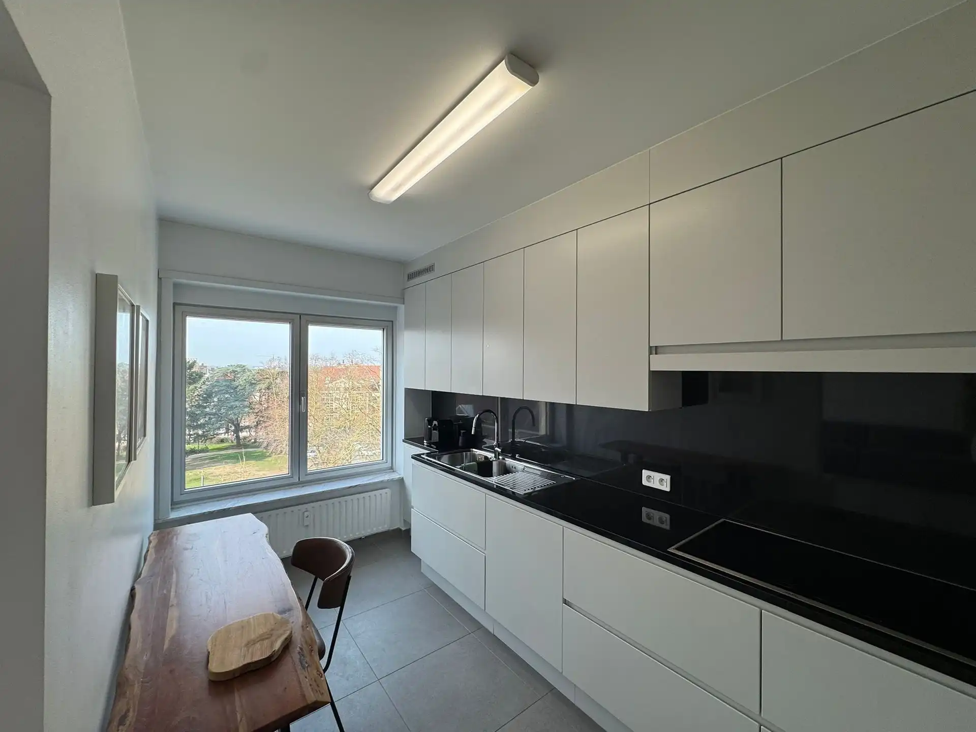 Bemeubeld appartement met 2 slaapkamers en garage foto 5