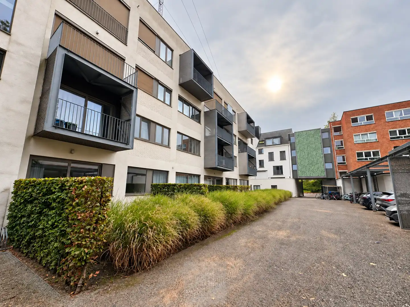 Ruim en energiezuinig 4-slaapkamer appartement met inpandig terras en overdekte autostaanplaats foto {{pictureIndex}}