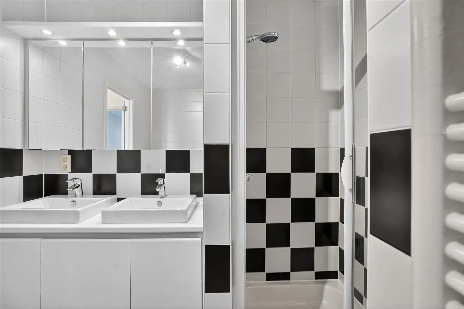 CENTRALE LIGGING / STAANPLAATS foto 22