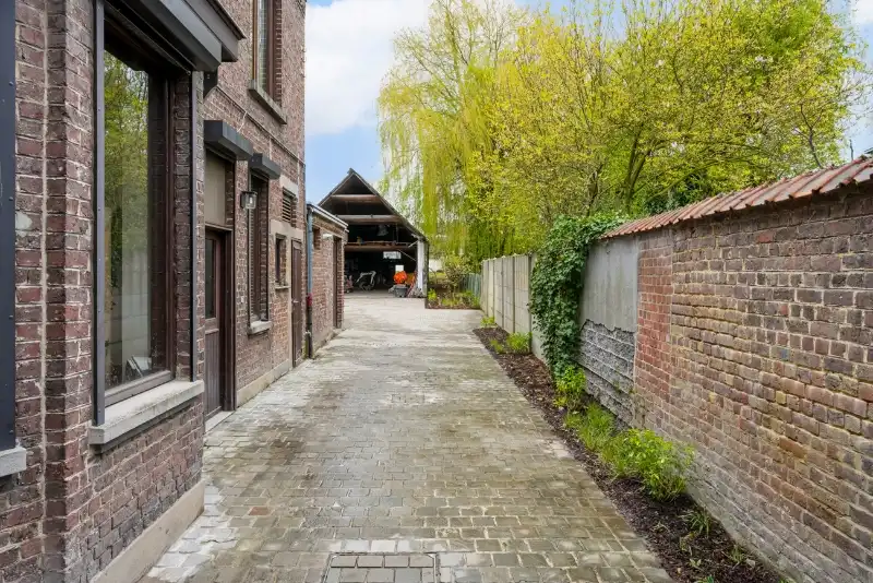 Karaktervolle interbellumwoning met loods nabij de Markt van Gavere foto 21